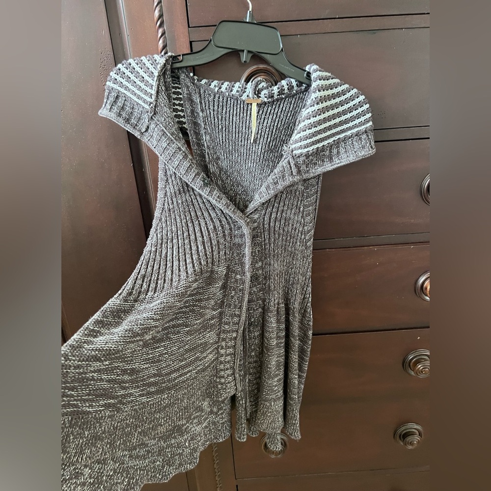 FREE PEOPLE Gray Women's Sweater Vest- size Medium but like a one size-
